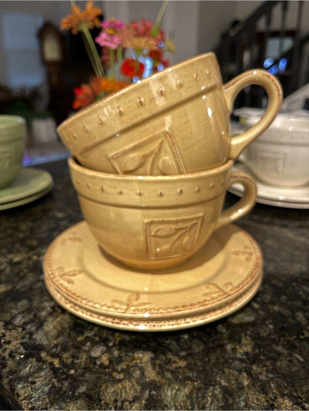 Sorrento by Signature Gold Ceramic Mugs (20 oz) and Saucers Set coffee or soup